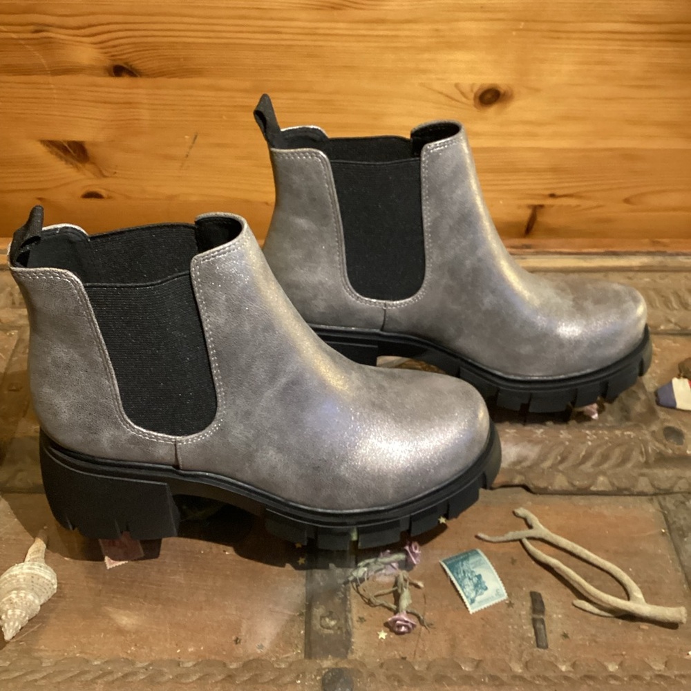Stylish Dark Silver Metallic Ankle Boots